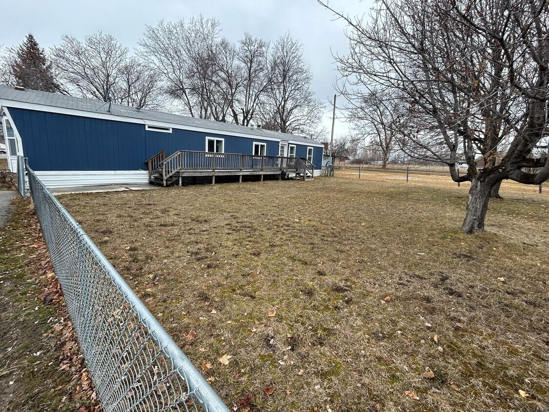 Primary Photo - Newly remodeled 2 bed 2 bath trailer on la...