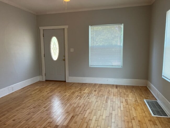 Building Photo - 339 5th St