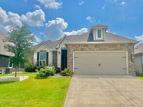 Building Photo - 815 Hollyhock Dr