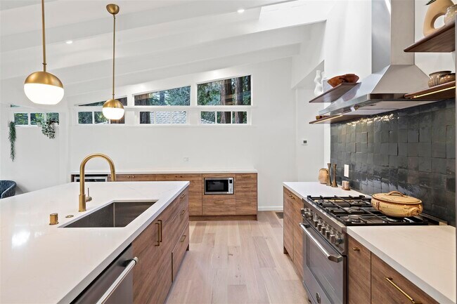 Building Photo - 264 Madrone Ave