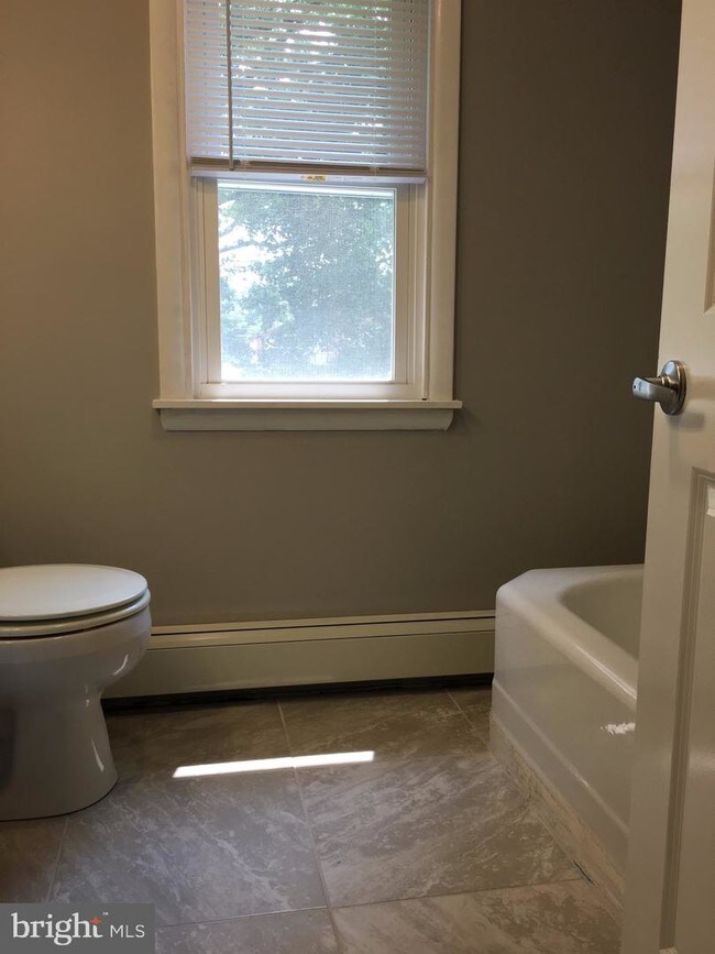 Foto del edificio - 817 Grove Ave