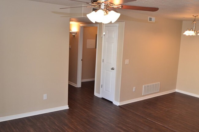 Building Photo - 1656 Westbury Way