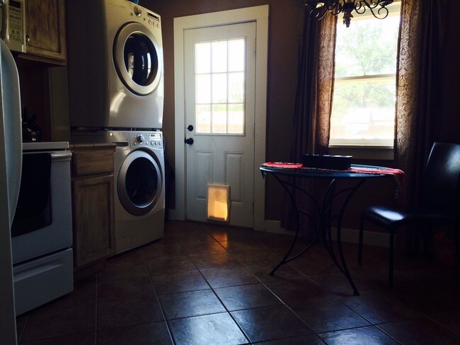 Foto del edificio - 1900 Axtell St