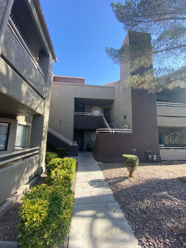 Building Photo - 5028 S Rainbow Blvd