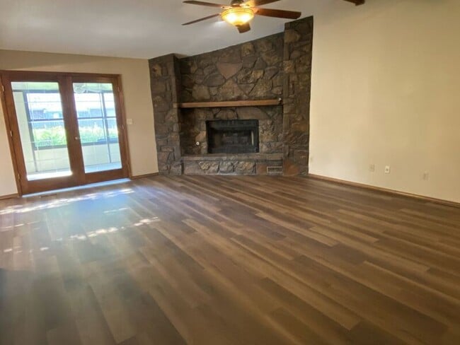 Building Photo - 175 Fox Run Cir