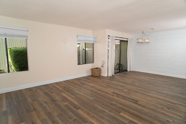 Foto del edificio - 22109 Burbank Blvd