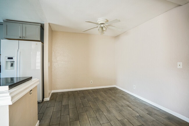 Dinning Nook - 3018 W Cheryllyn Ln