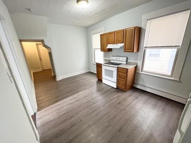 Building Photo - 39 Shepard St