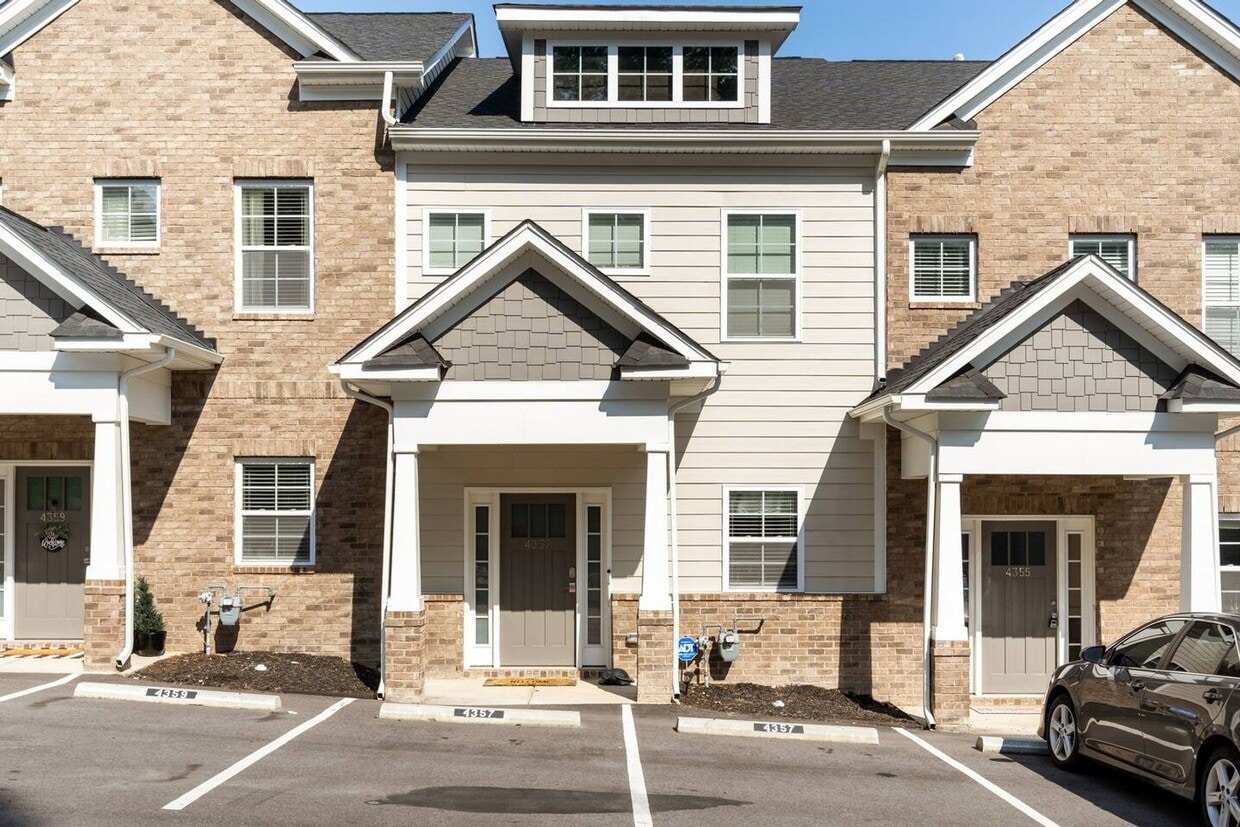 Primary Photo - Fantastic Fully Furnished Townhome! - 4357...