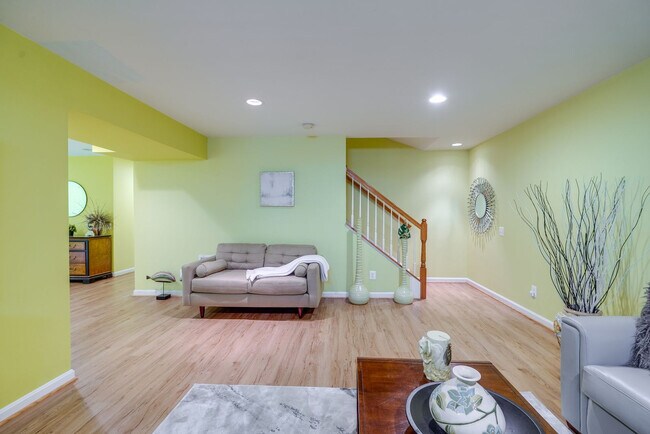 Building Photo - 8953 Birch Bay Cir