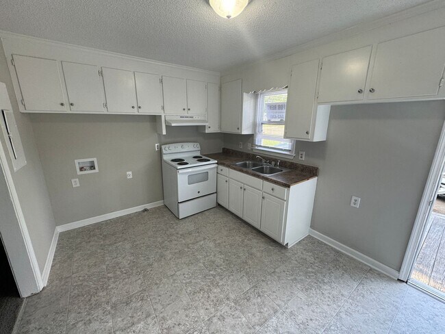 Building Photo - Dogwood1340