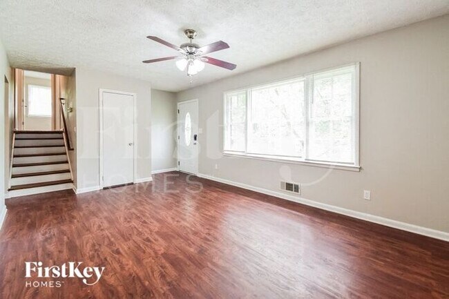 Foto del edificio - 5674 Sandhurst Dr