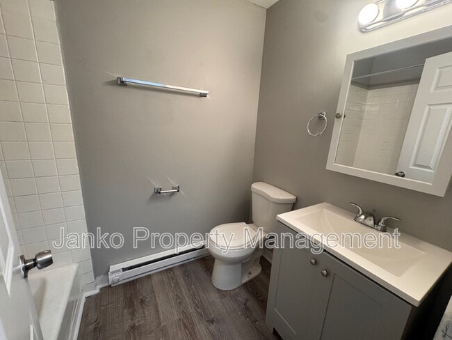 Building Photo - 474 W 14th Pl