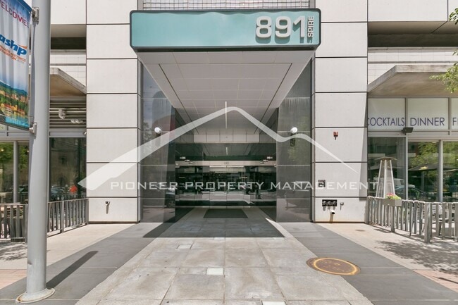 Building Photo - Luxury Condo with Stunning Views and Central AC