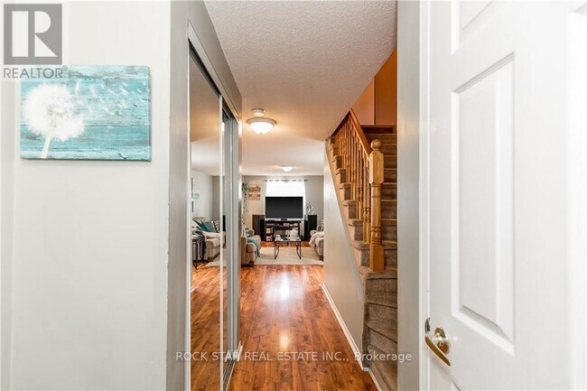 Photo du bâtiment - 155 Nathan Crescent