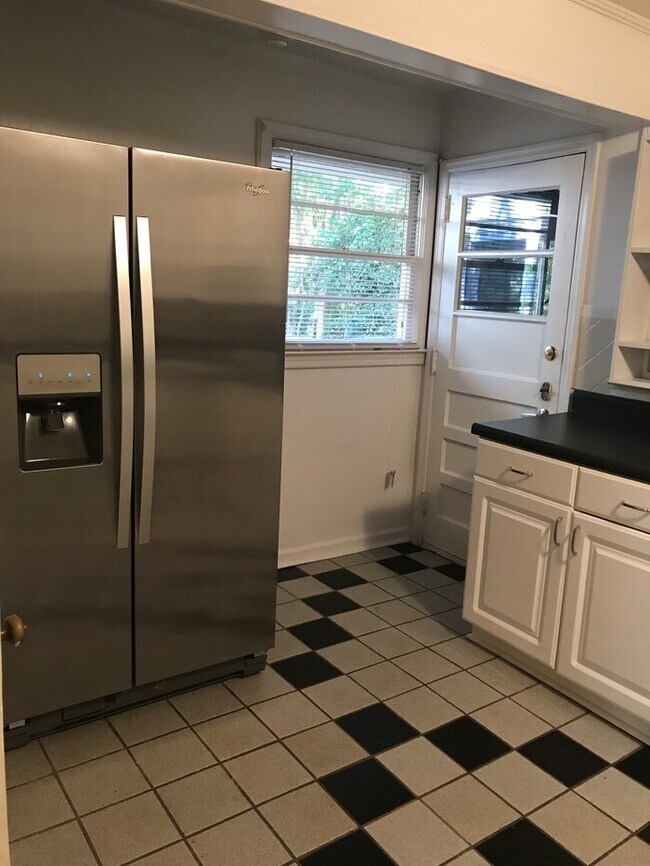 Foto del edificio - 1933 Kilburn Dr NE