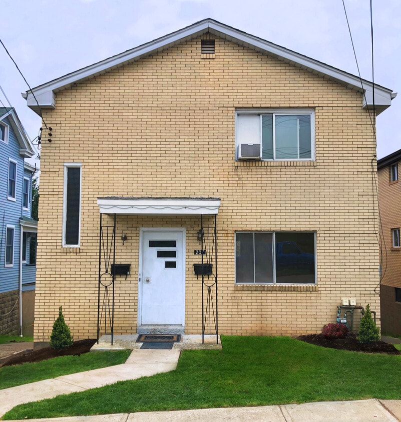 207 Park Ave, West View, PA 15229 Townhome Rentals in West View PA