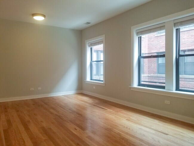 Building Photo - 2203 W Eastwood Ave