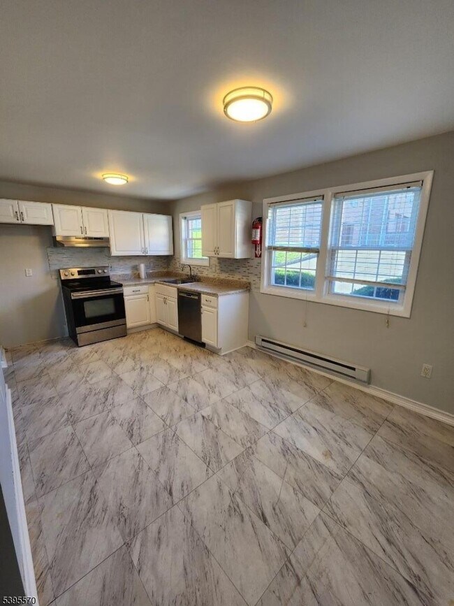 Foto del edificio - 332 Richard Mine Rd