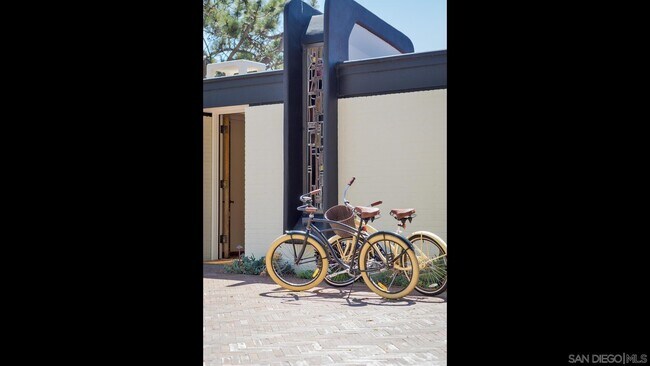 Building Photo - 102 Stratford Ct