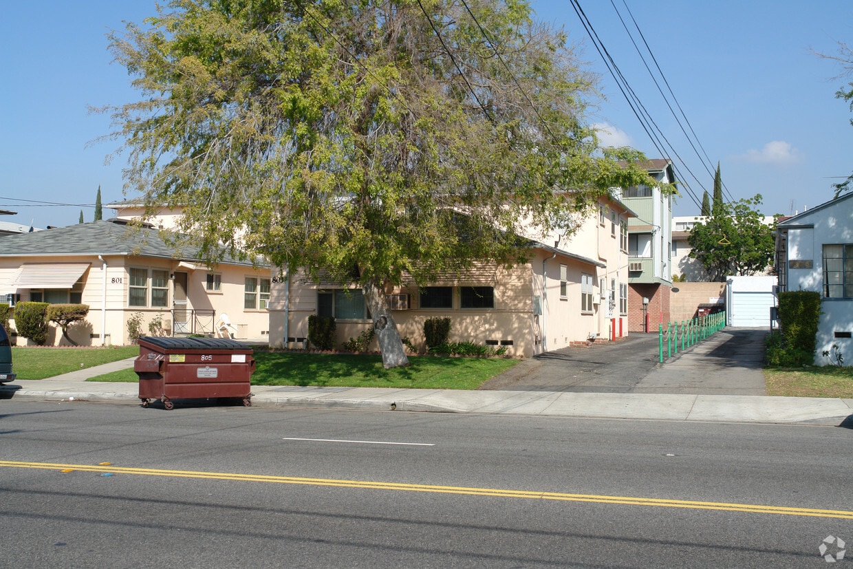 Building Photo - 803 E Chevy Chase Dr