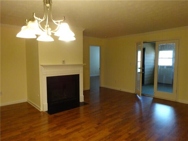 Foto del edificio - 230 Brittany Ct