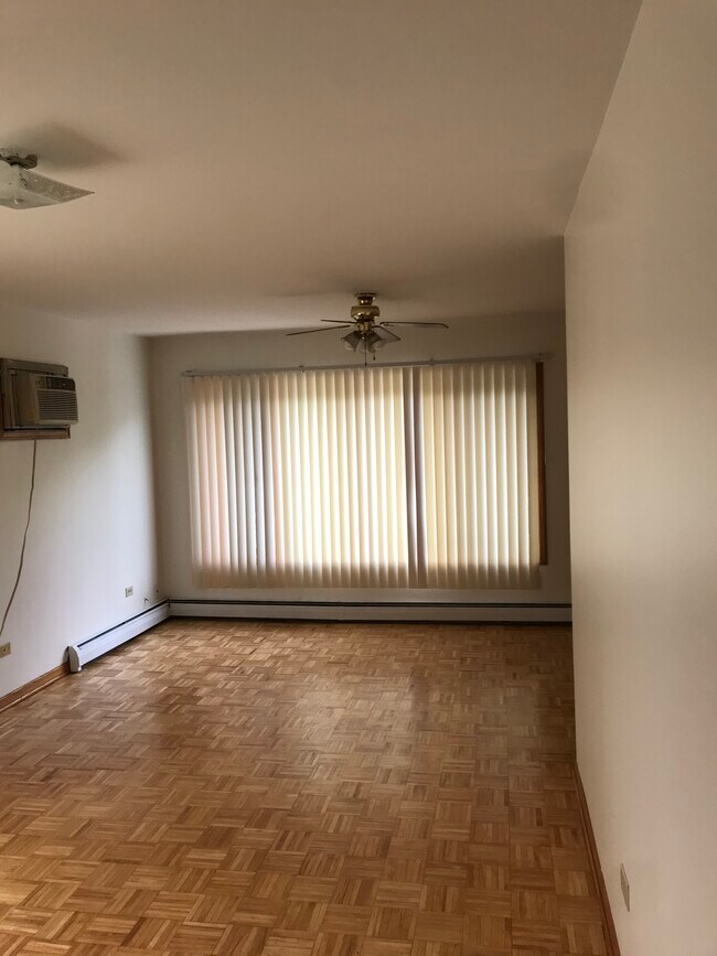 sala de estar - 4211 S Harlem Ave