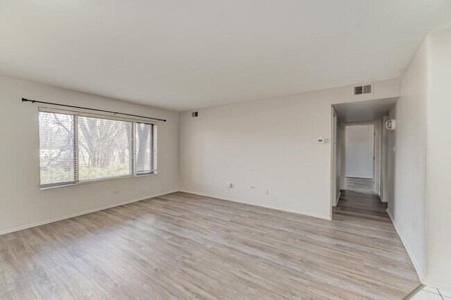 Foto del edificio - 6103 Knoll Valley Dr