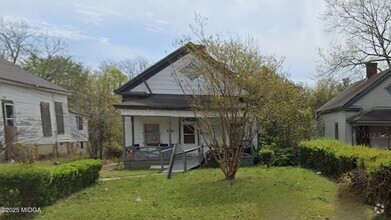 Building Photo - 2112 Jeff Davis St