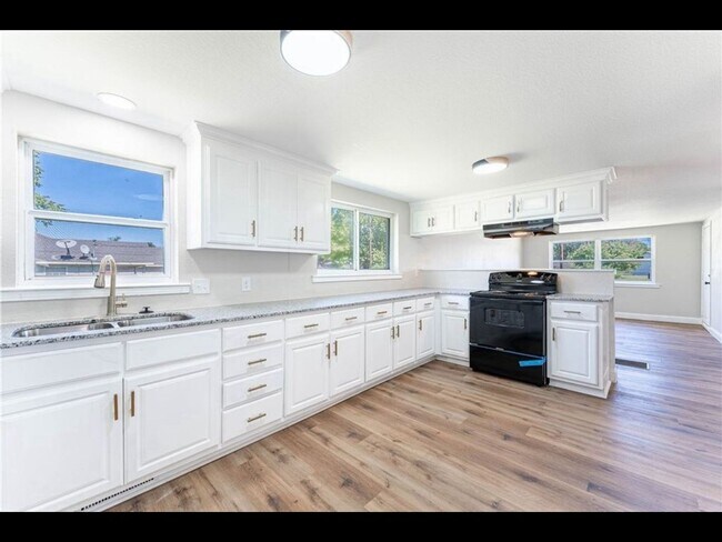 Foto del edificio - 4 Bedroom Single Family Home in Springdale