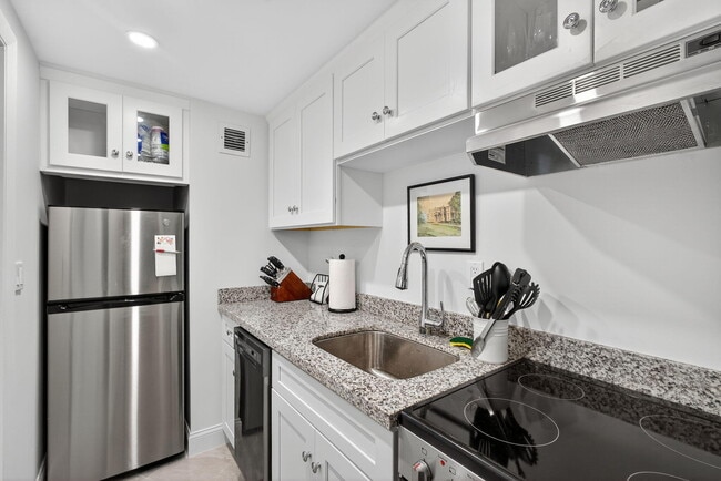 Building Photo - 2600 N Flagler Dr
