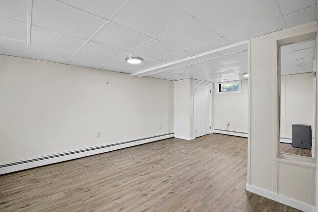Building Photo - 12 Rossie St