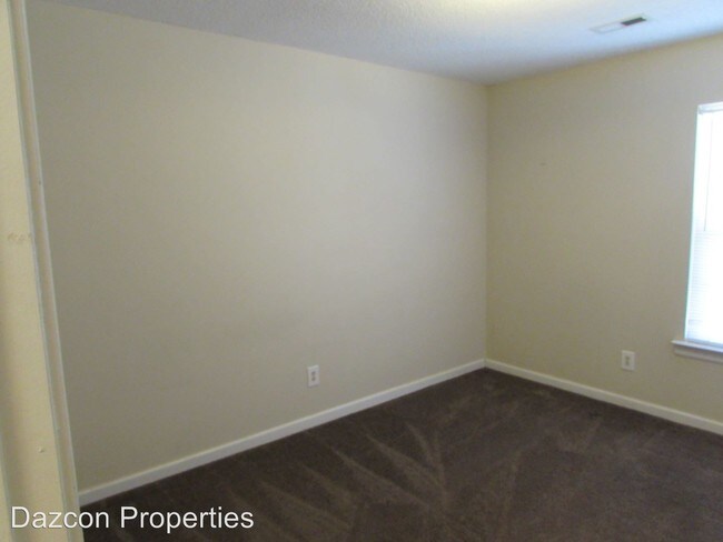 Foto del edificio - 215 Creek View Rd