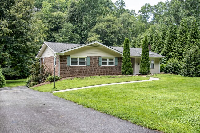 Foto del edificio - 493 Kings Creek Rd