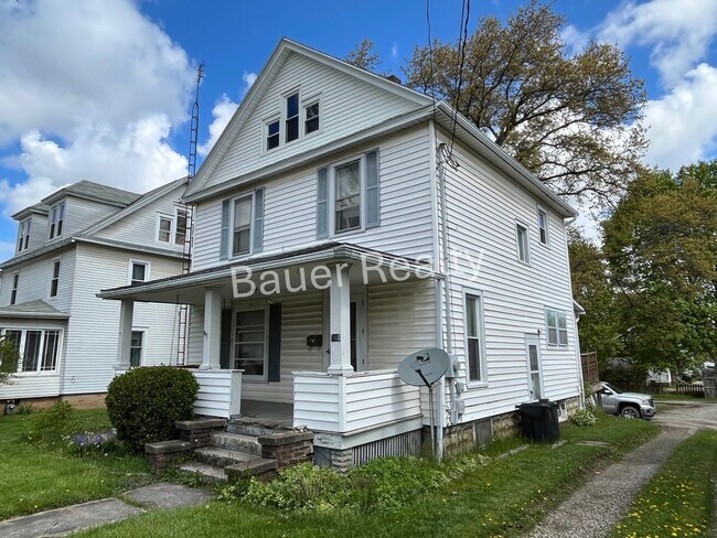 Foto del edificio - Three Bedroom Near Brookside Park