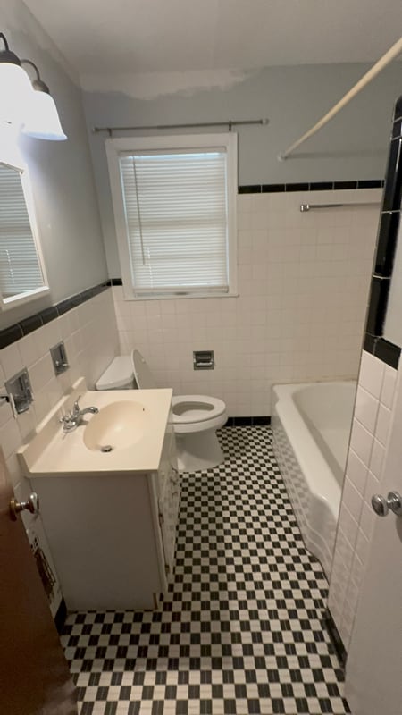 Building Photo - 233 Rose Dr