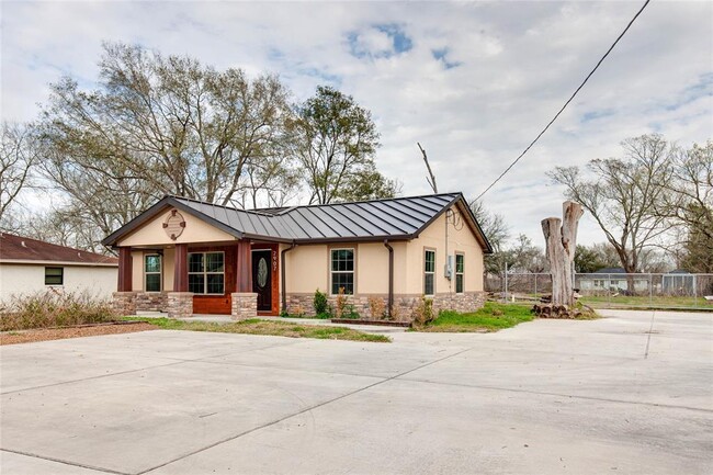 Building Photo - 2907 Sinclair St