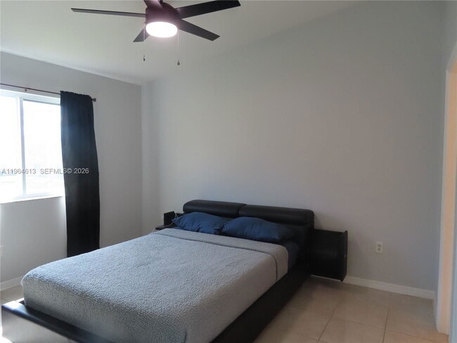 Foto del edificio - 3398 NE 9th Dr