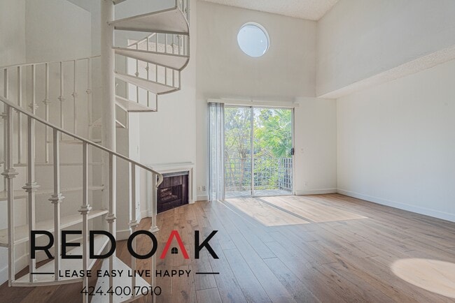 Building Photo - 884 Palm Ave