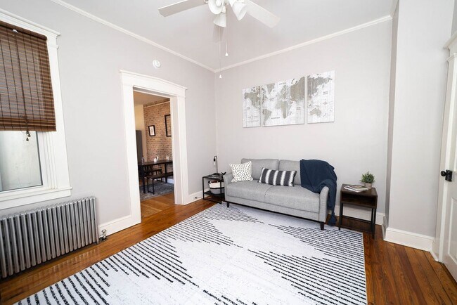 Building Photo - 433 West Walnut Street, Unit 2 (2 bedroom)