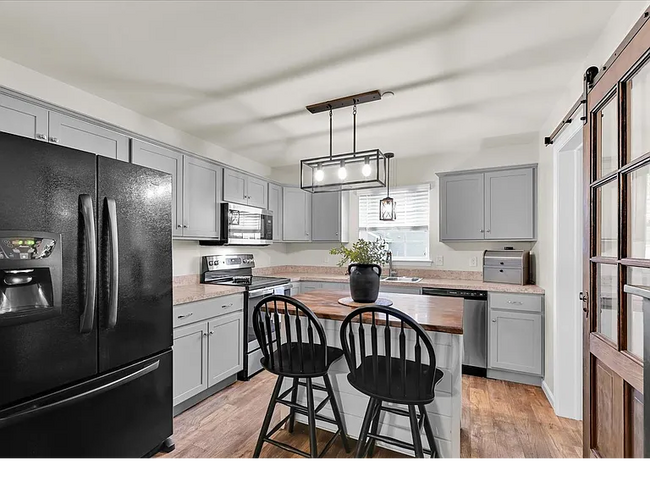 Building Photo - 858 Byler Cir