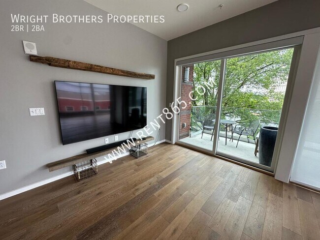 Foto del edificio - Regas Square 2 bedroom 2 bath