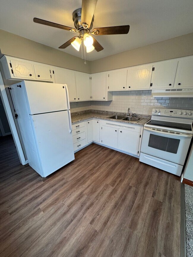 Foto del edificio - Two Bedroom One Bathroom Home in Machesney...