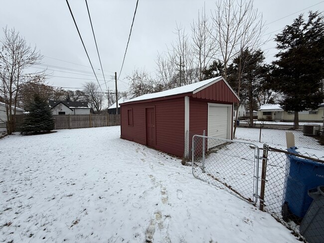 Foto del edificio - 12408 Sarsfield Ave