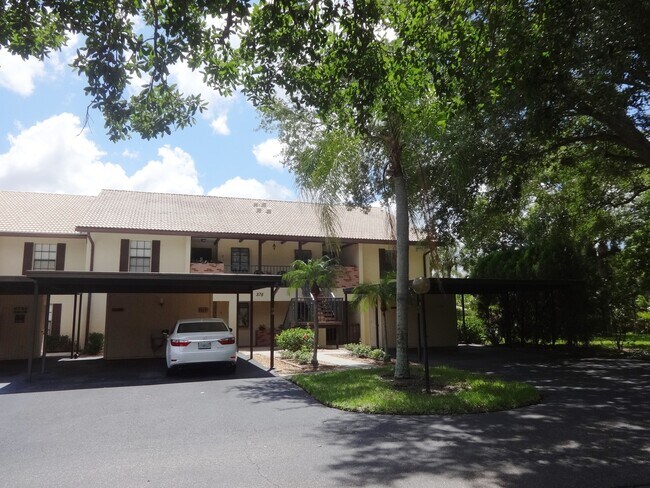 Foto del edificio - 375 D THREE LAKES LANE #174