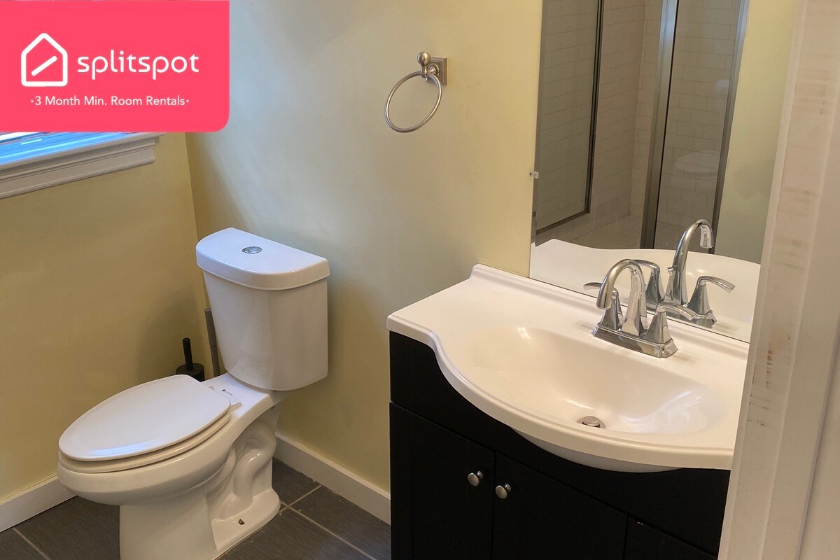 Foto del edificio - Private room in 4 bedroom Boston Apartment...