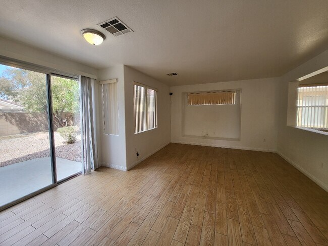 Foto del edificio - 180 Hickory Heights Ave