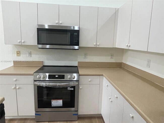 Foto del edificio - 16285 SW 27th St