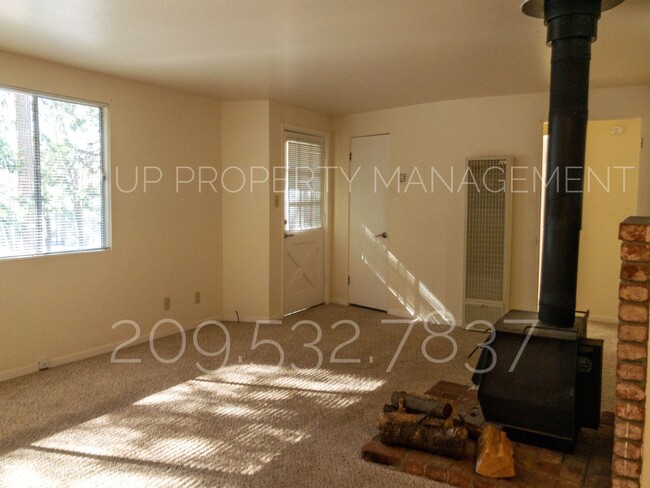 Foto del edificio - 2 Bedroom 1 Bath Home in Twain Harte!