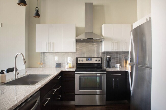 Foto del edificio - 225 E Michigan St